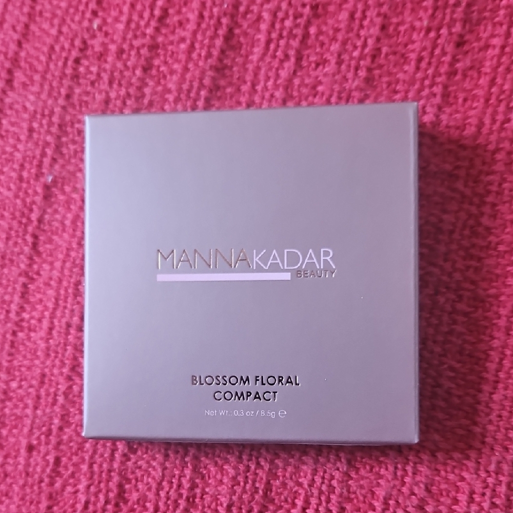 Manna Kadar Silver Blush Compact